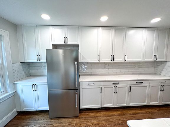 4th image of 3345 Dupont Ave S