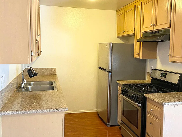 6590 Hazeltine Ave #304 — Photo 16