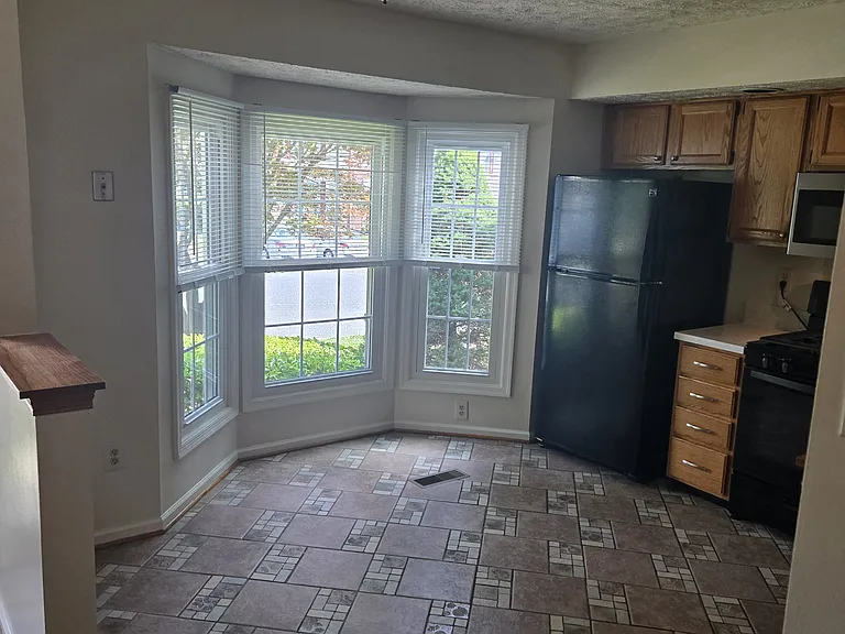 11 Fencerow Ct — Photo 3