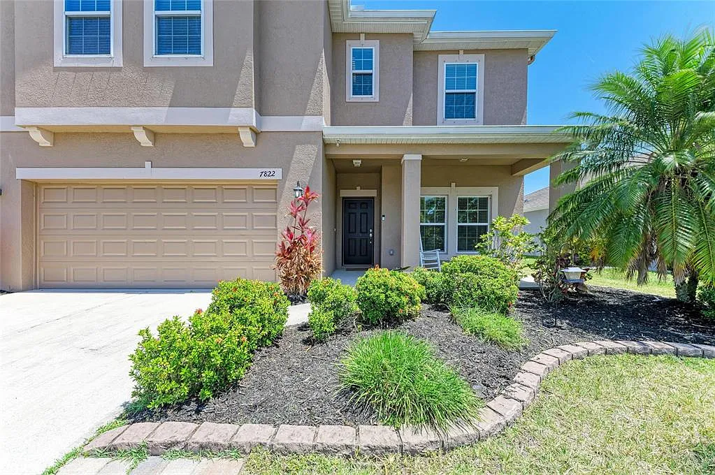 4 bed, 3.0 bath, 2610 sqft, $3,200 — Photo 4