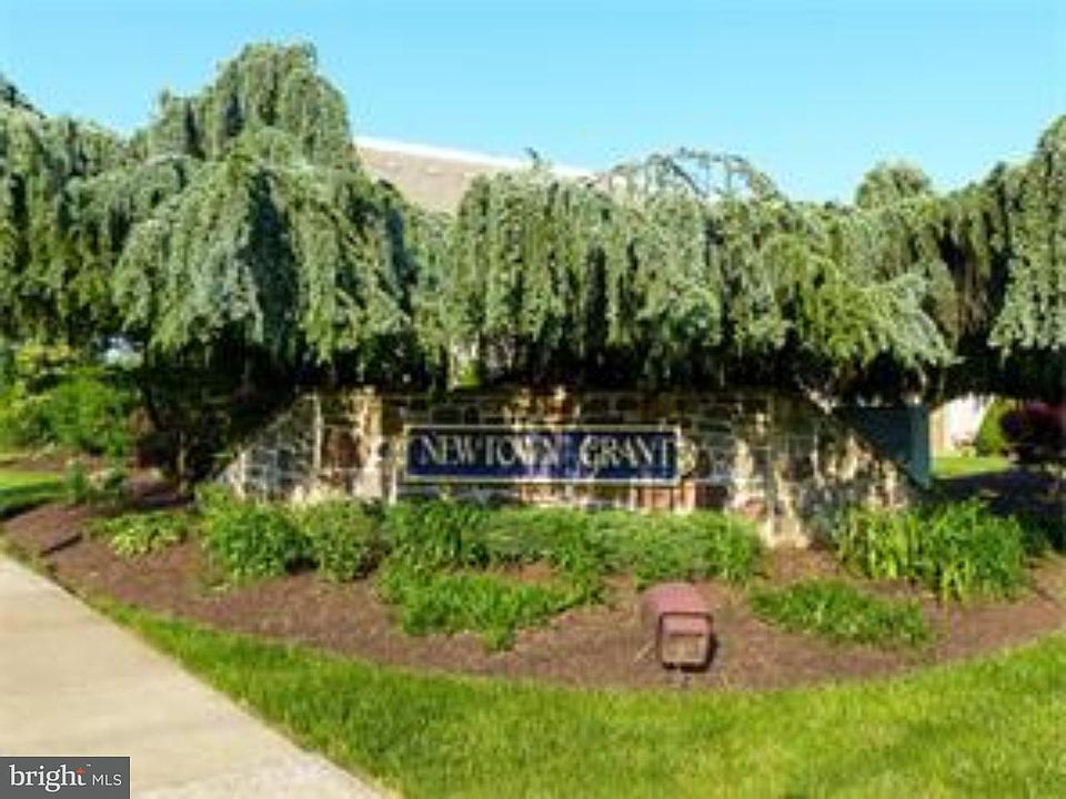 1st image of 18 Tulip Dr