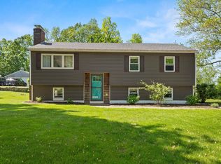 4 Crestview Ter, Stratham, NH 03885