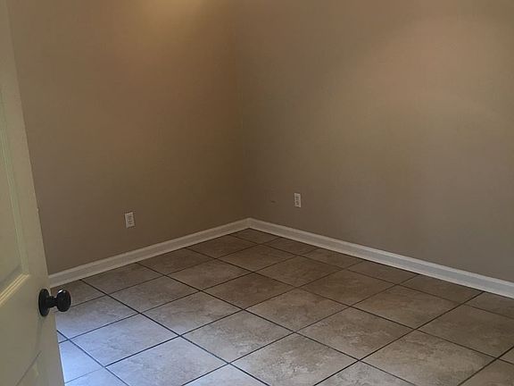 4th image of 199 Leeswood Cir
