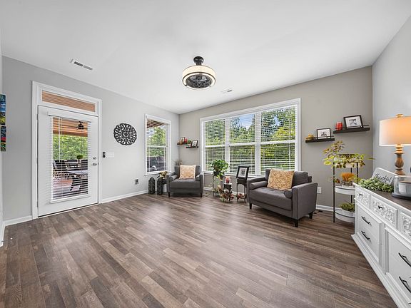 4th image of 436 N Beryl Ln