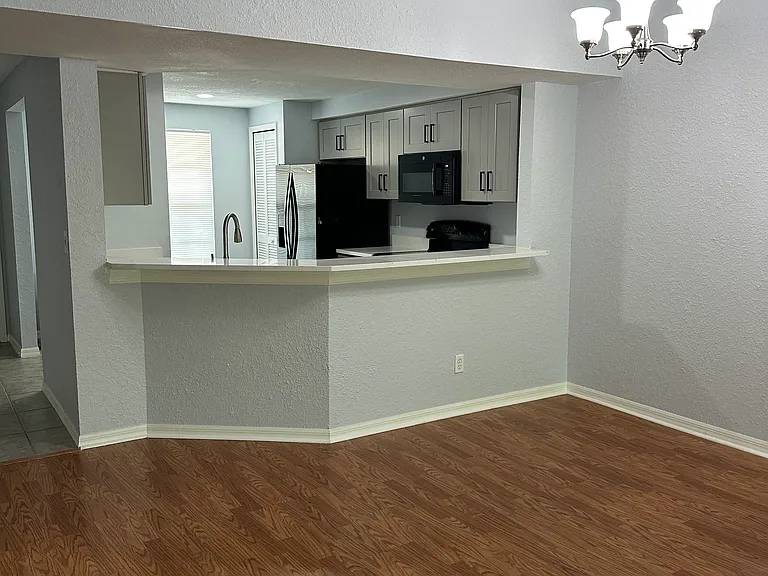 Dining area for table
Kitchen quartz countertop for additional seating