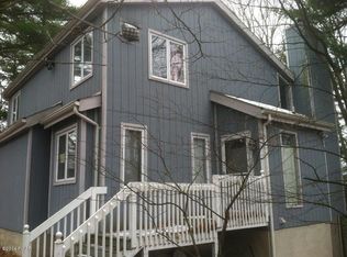 2023 Manchester Dr, Bushkill, PA 18324