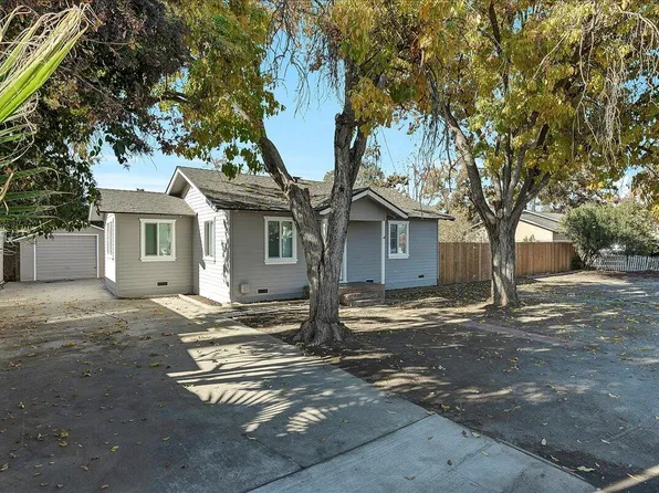 2611 S Burke Street, Visalia, CA 93292