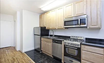 Rented by R New York