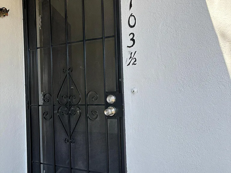 701 W Glenoaks Blvd #703-1/2 — Photo 1