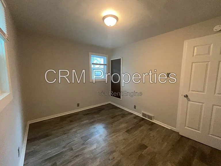 714 E Vaile Ave — Photo 20