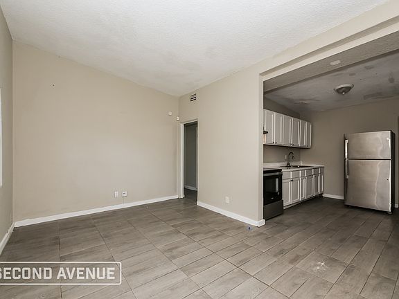 3rd image of 2646 Lantana Ave