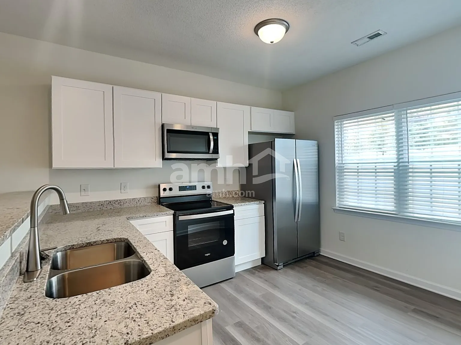 3 bed, 2.5 bath, 1585 sqft, $1,910 — Photo 3