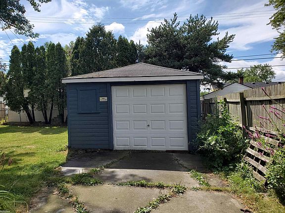 5th image of 26315 Beaconsfield St