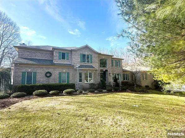 135 Baylor Ave, Hillsdale, NJ 07642