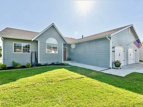 3rd image of 2709 Bitterroot Dr