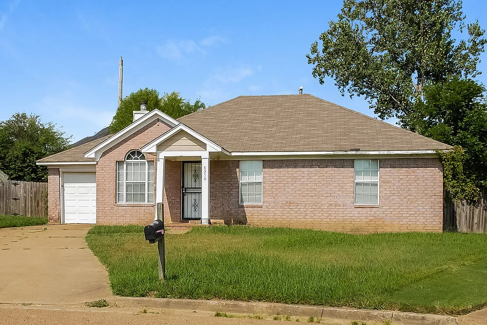 3 bed, 2.0 bath, 1166 sqft, $1,385 — Photo 1