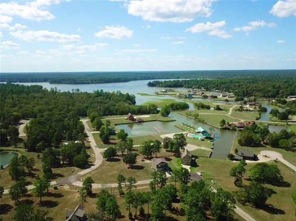 38 Hillsborough Dr, Huntsville, TX 77340