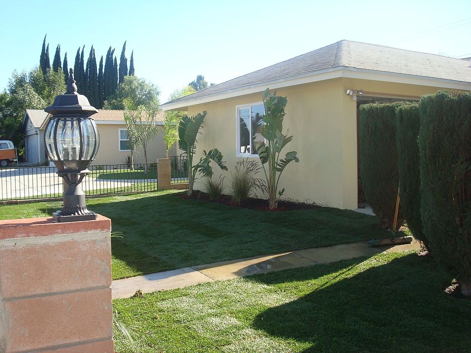 Big yard.  Safe fence for kids