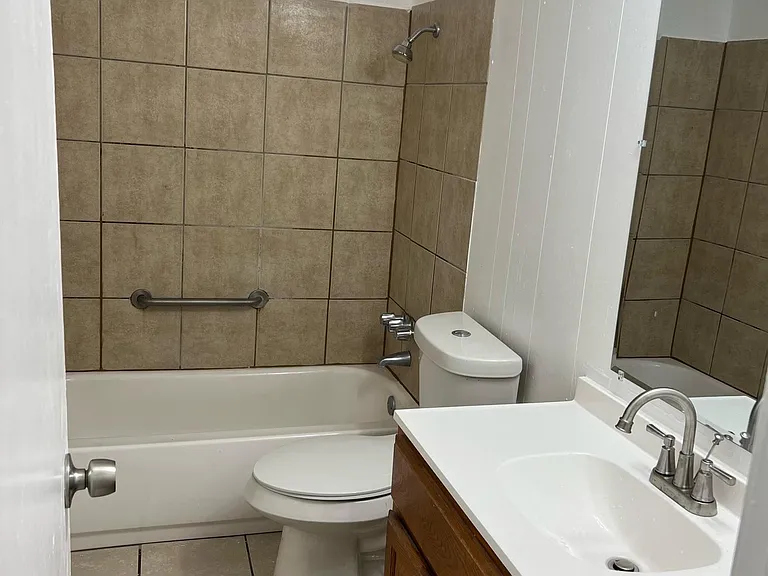 2714 Dewitt St — Photo 4