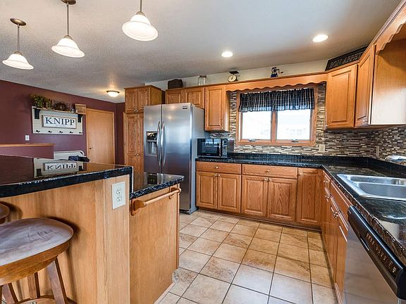 5th image of 208 Christopher Ct