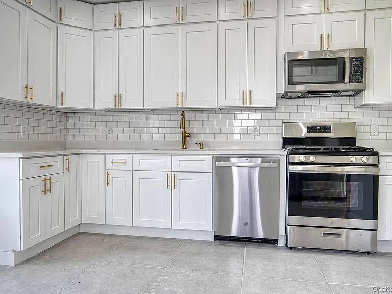 71 Lenox Ave — Photo 3