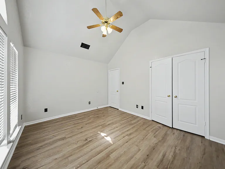 616 Man O War Dr — Photo 13