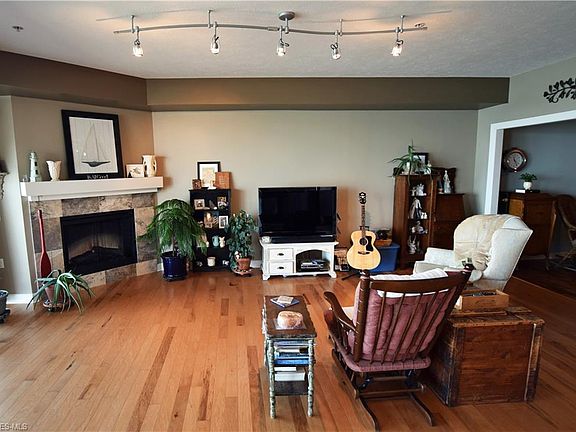 4th image of 9315 Larimar Dr #9E
