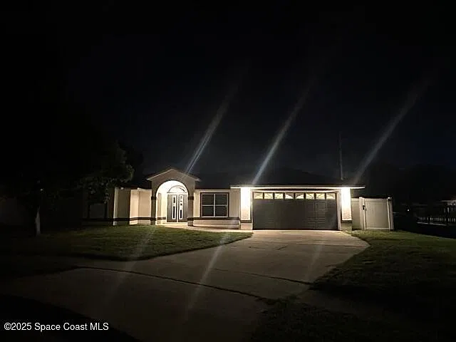 3 bed, 2.0 bath, 1569 sqft, $2,500 — Photo 2