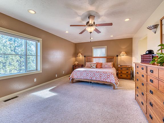 5th image of 186 Silverbow Dr