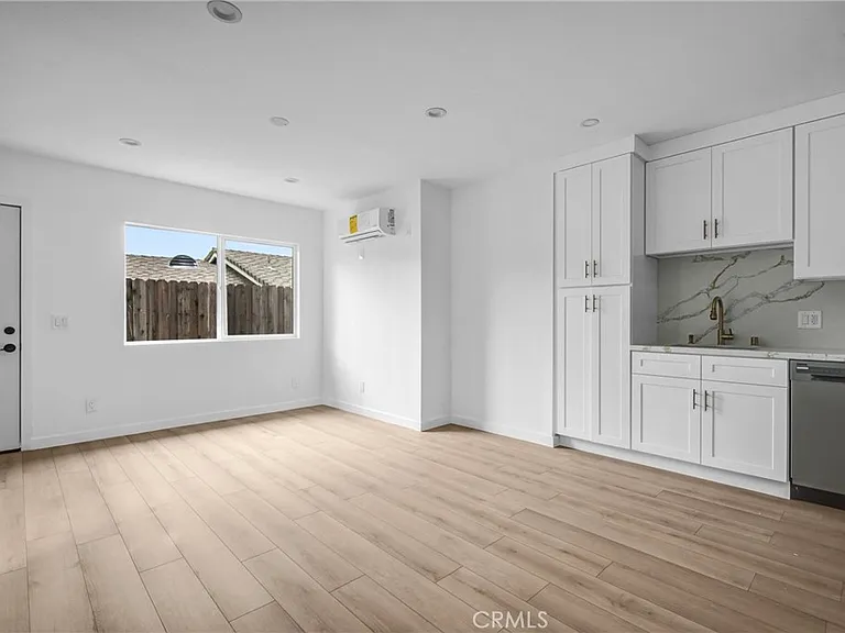 21713 Mulholland Dr — Photo 10