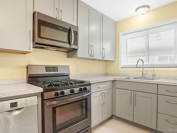 4th image of 7218 Sterling St