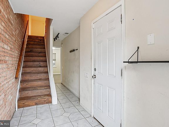 4th image of 1517 N Adams St