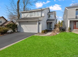 2110 Lakeshire Dr, West Bloomfield, MI