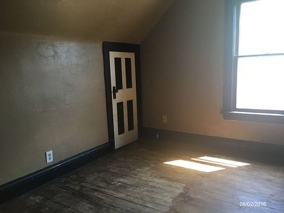 5th image of 310 W 14th St