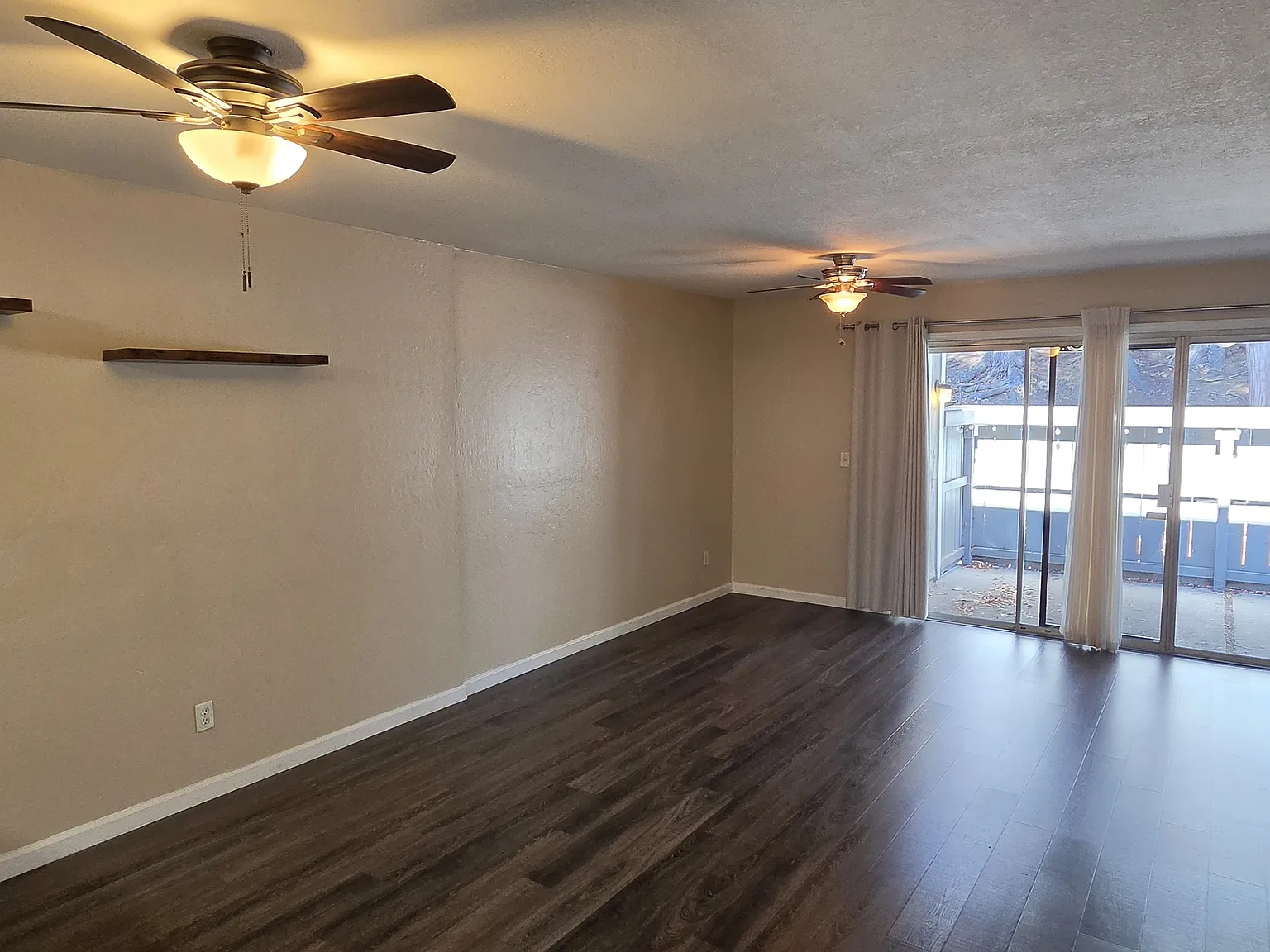 3 bed, 1.5 bath, 1226 sqft, $2,700 — Photo 4