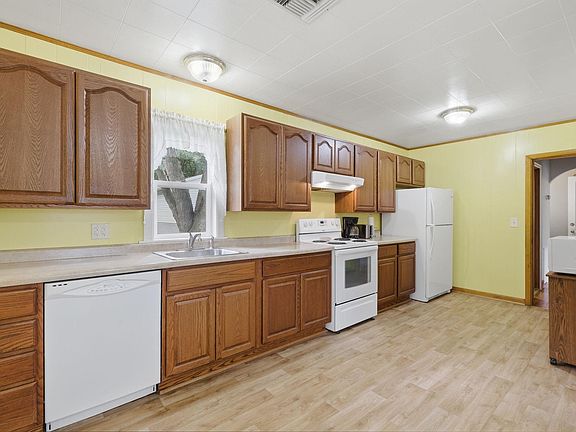 4th image of 4603 6th St NE