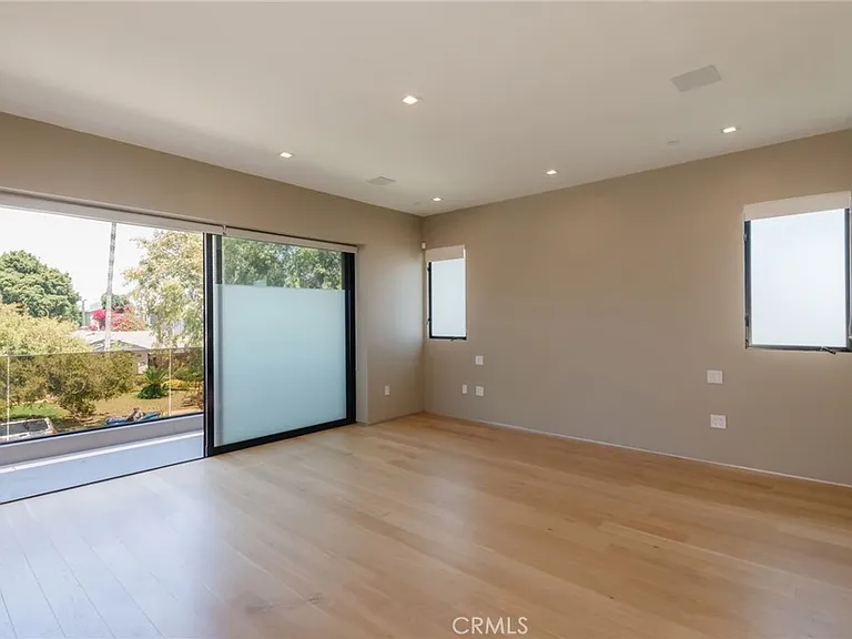 1643 S Carmelina Ave — Photo 22