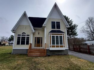 14 Saint Lawrence Ave, Alexandria Bay, NY 13607