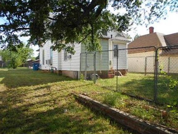 5th image of 508 E 10th St