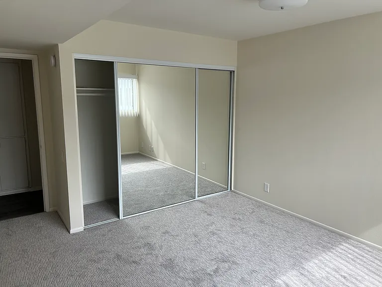 Valley Wilshire Apartments — Photo 10