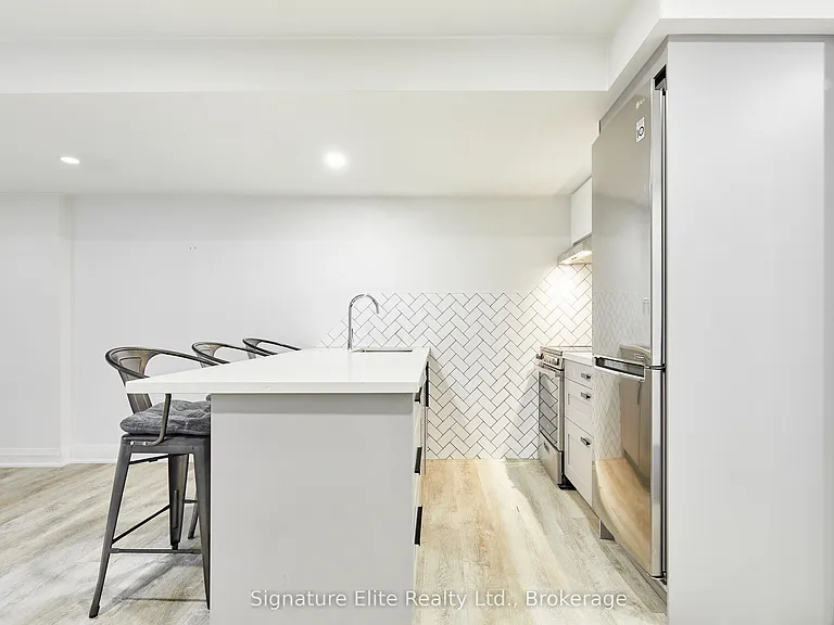 157 Dovercourt Rd #BASEMENT — Photo 6