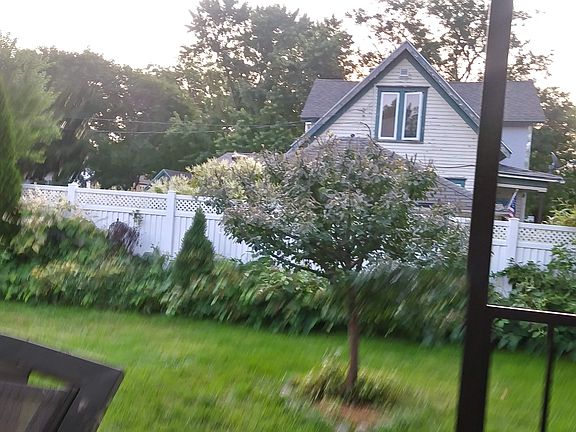 5th image of 518 W Bridge St