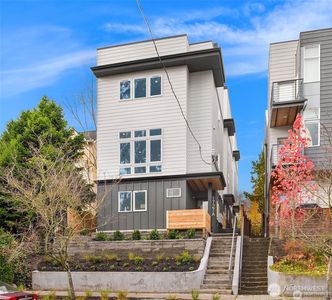 1727 25th Avenue #B, Seattle, WA, 98122