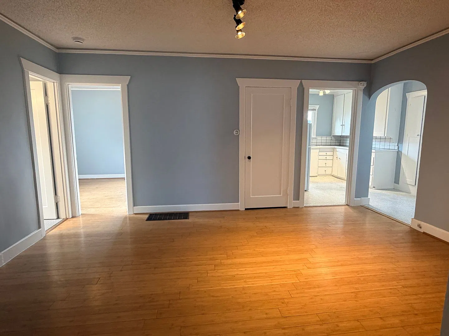 710 Monroe St — Photo 4