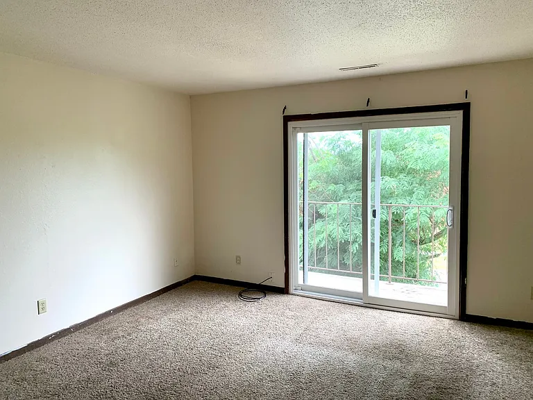 850 Bridgit Ln SE — Photo 3