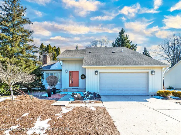 1510 Sand Point Dr, Lansing, MI 48917