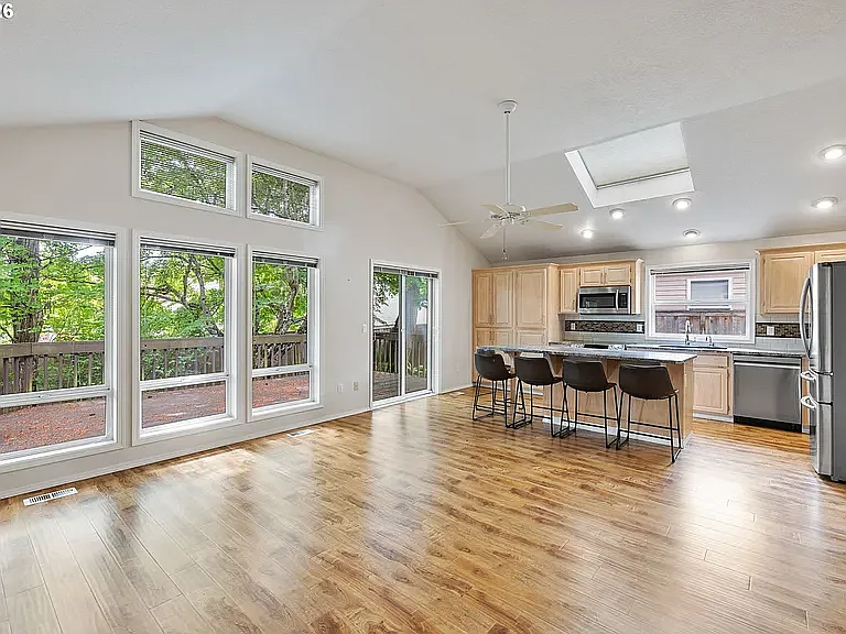 3 bed, 1824 sqft, $3,100 — Photo 4