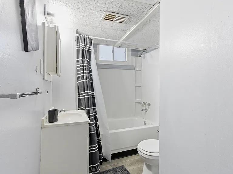 26739 W Outer Dr #1 — Photo 6