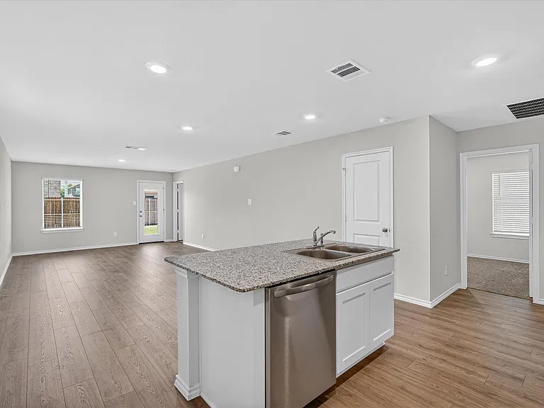 1818 Potomac Ln — Photo 8