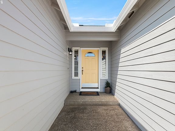 4th image of 5867 SE Snowberry Ct